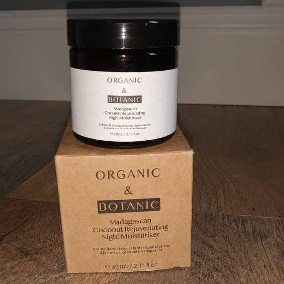 Madagascan Coconut Rejuvenating Night Moisturizer - Picture 1 of 8